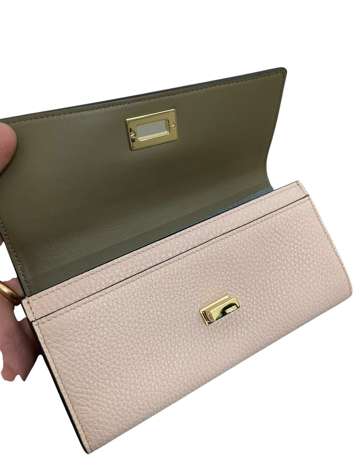 Fendi Portafoglio Continental Peekaboo in Pelle Rosa - AgeVintage