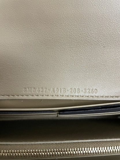 Fendi Portafoglio Continental Peekaboo in Pelle Rosa - AgeVintage