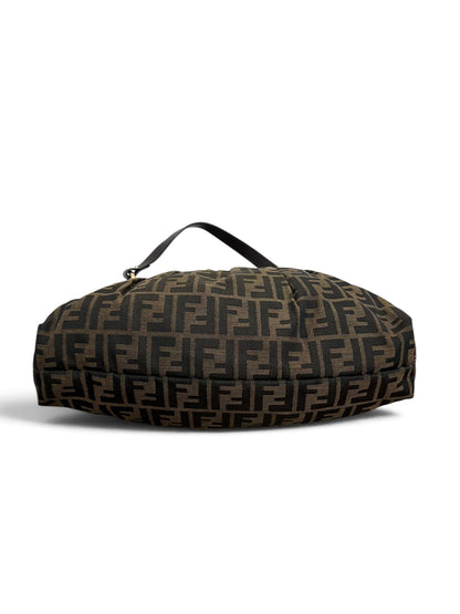Fendi Zucca Hobo Bag vista dal basso canvas monogram