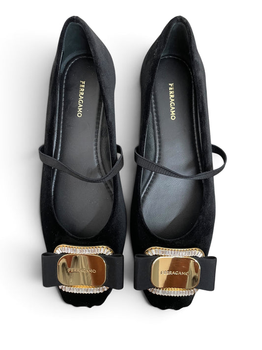 Ballerine Ferragamo velluto nero vista dall'alto fibbia gioiello
