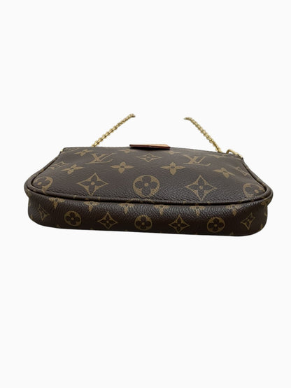 Vista del fondo in tela Monogram della pochette piccola Louis Vuitton