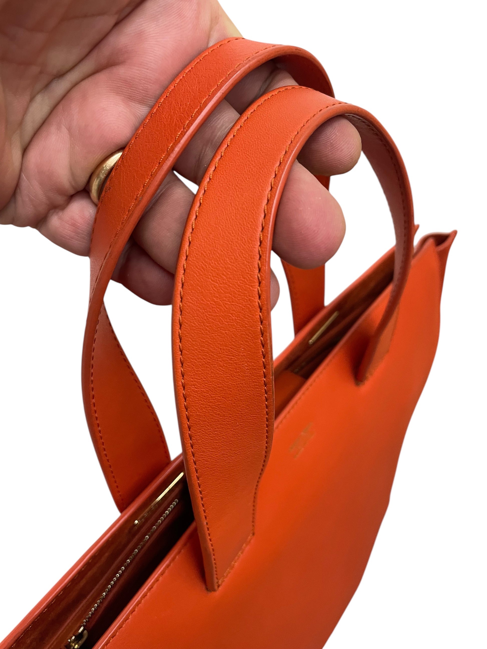 Dettaglio manici in pelle borsa Giorgio Armani arancio