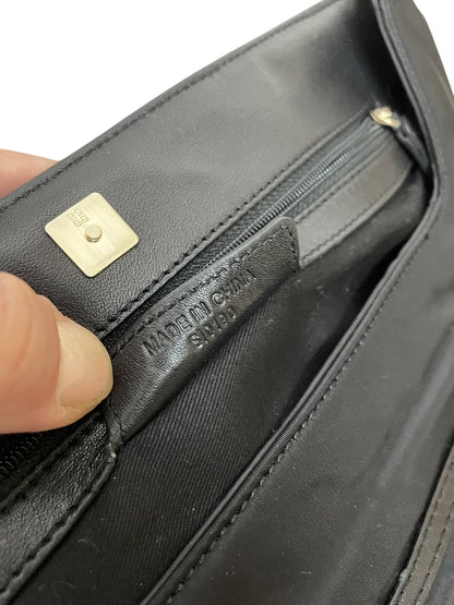 Etichetta interna Made in China clutch Givenchy