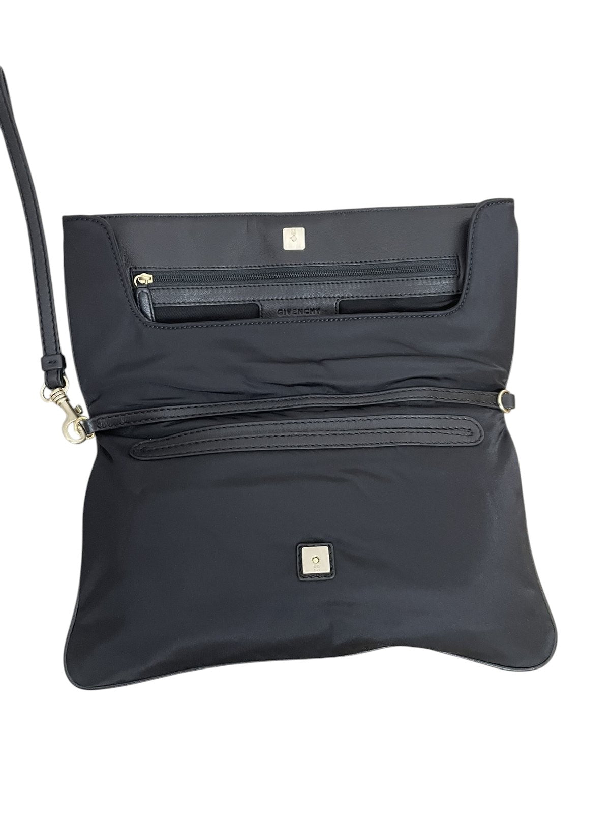 Interno clutch Givenchy con tasche e porta carte