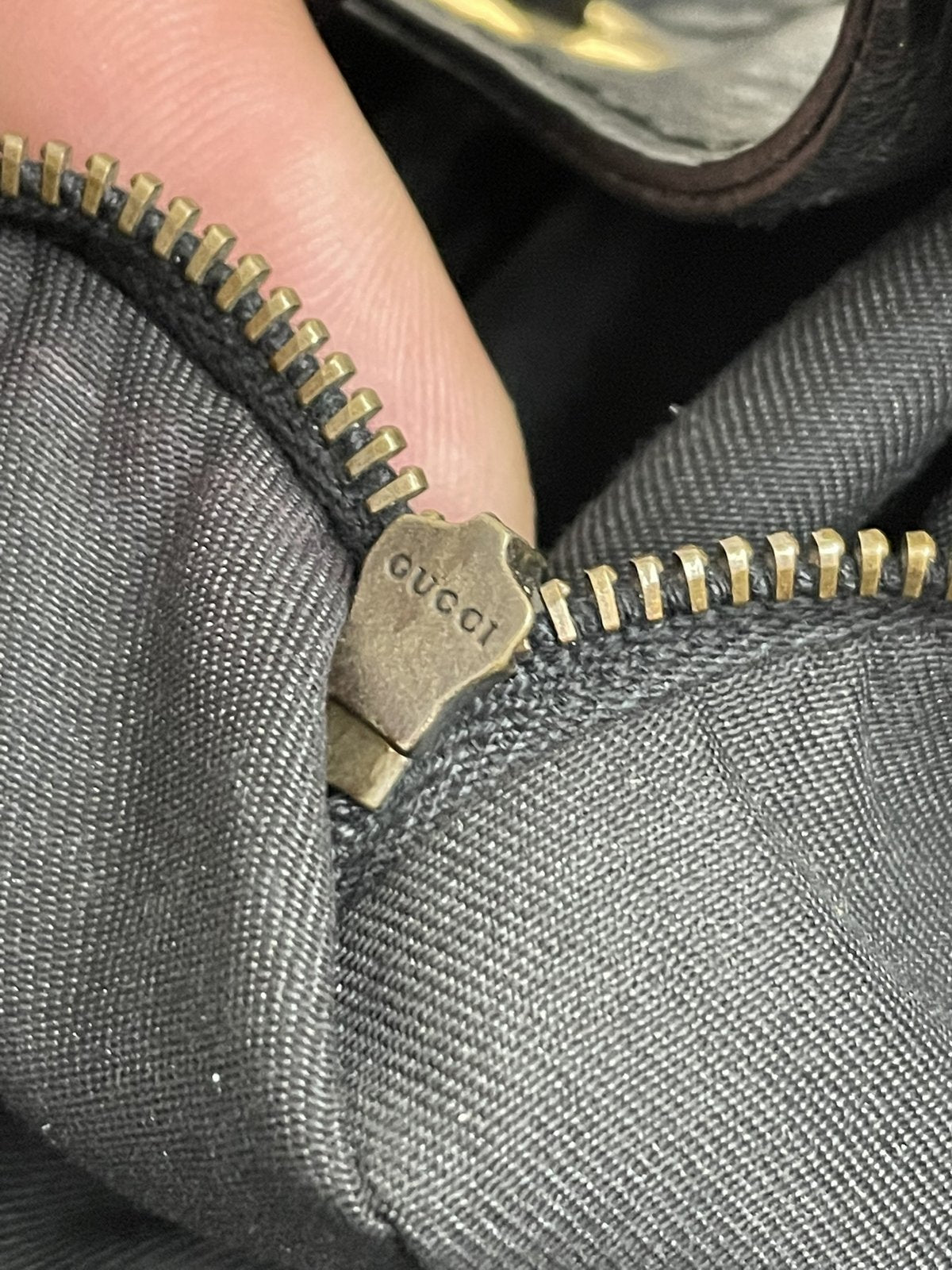 Gucci borsa Interlocking Icon Hobo in Pelle Nera - AgeVintage