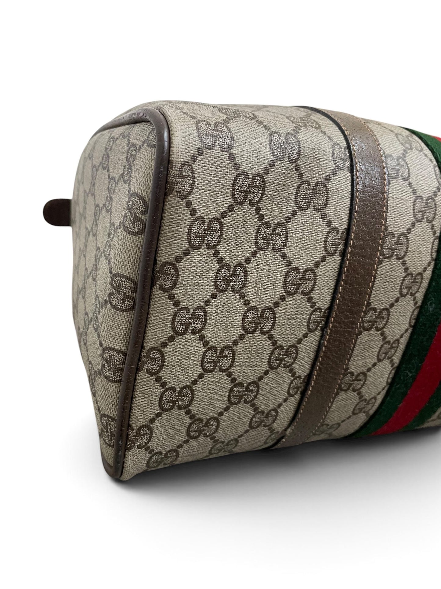 Dettaglio angolo inferiore Gucci Ophidia Boston Bag GG Supreme