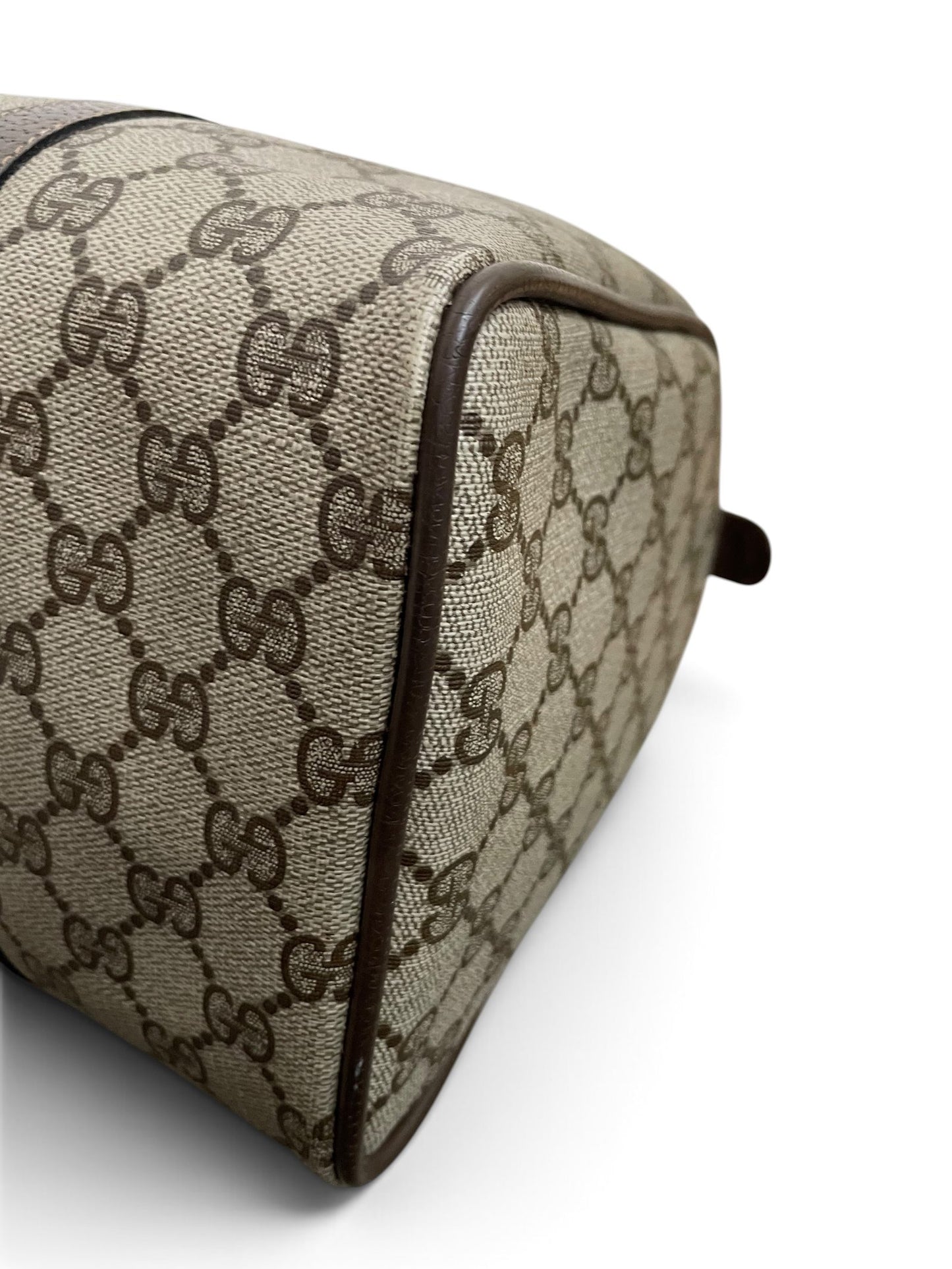 Dettaglio angolo pelle marrone Gucci Ophidia Boston Bag