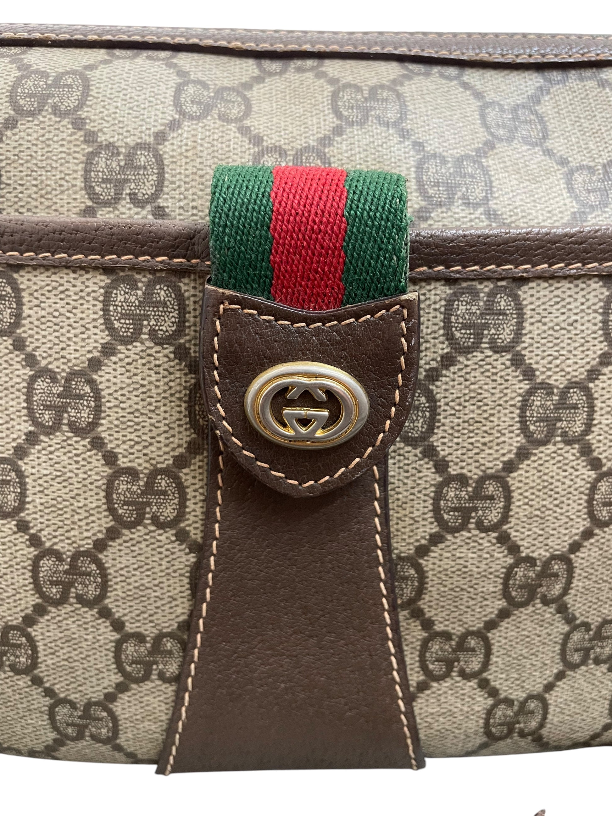 Dettaglio fascia Web verde rossa e chiusura Interlocking G Gucci
