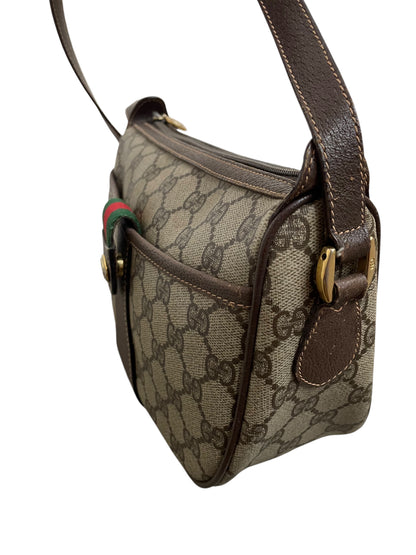 Vista tre quarti Gucci Ophidia con tasca frontale e Web