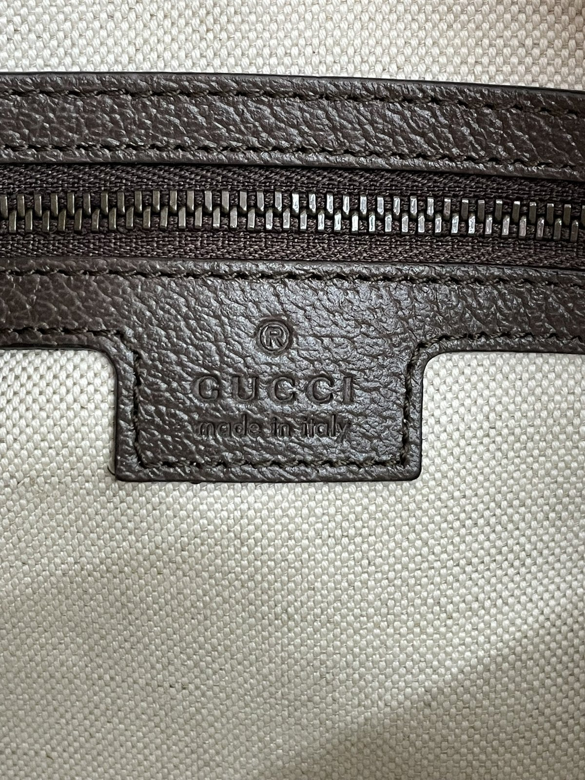 Etichetta interna in pelle marrone con marchio Gucci Made in Italy - agevintage
