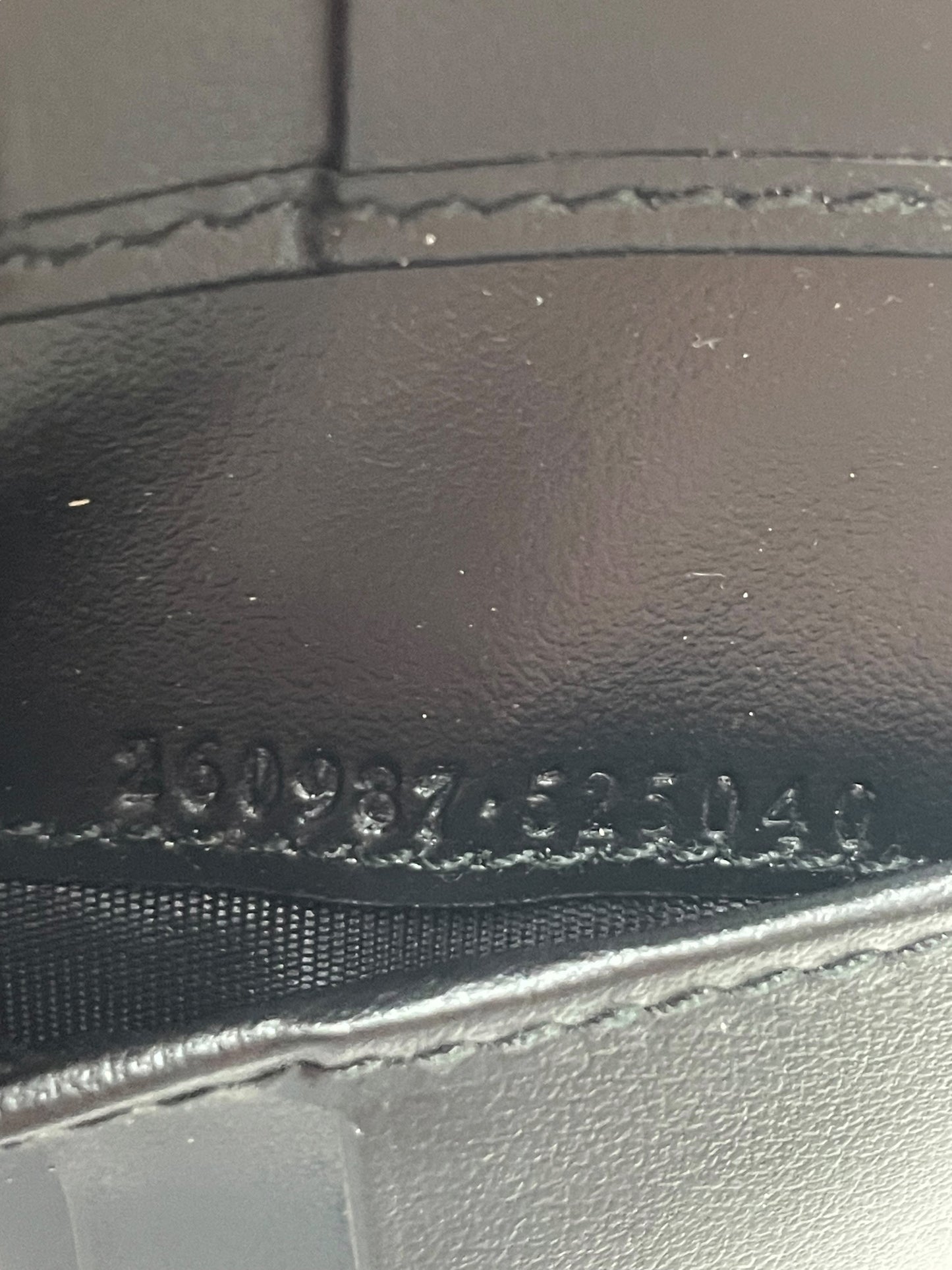 Codice seriale Gucci portafoglio 260987 525040 interno