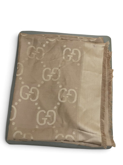 Gucci scialle GG jacquard seta lana cammello piegato fronte