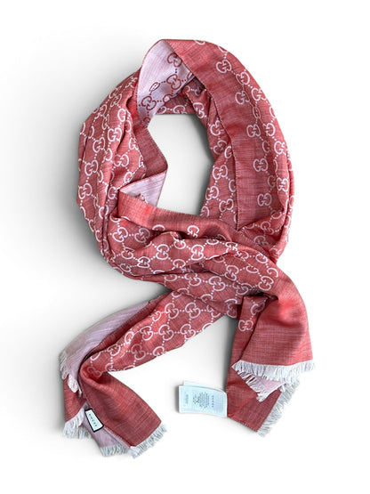 Sciarpa Gucci GG monogram arrotolata vista completa