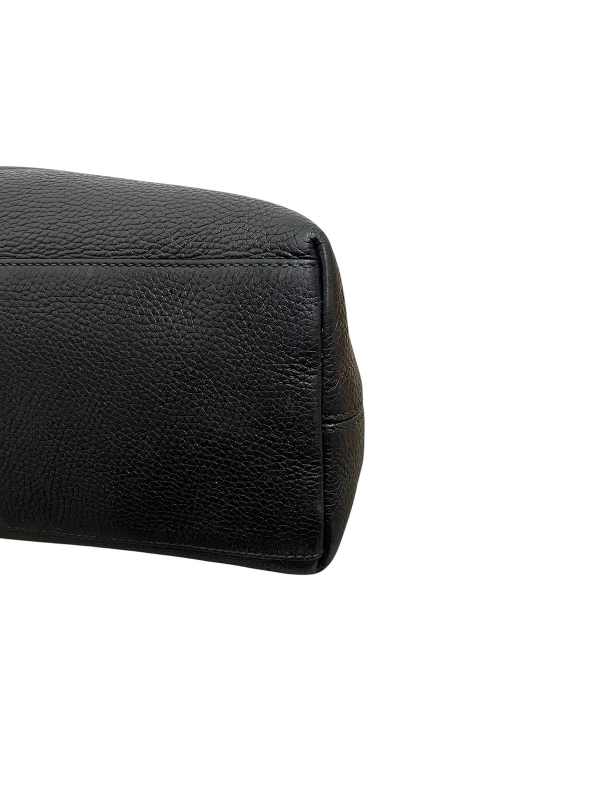 Condizioni dell'angolo in pelle martellata borsa Gucci Soho usata