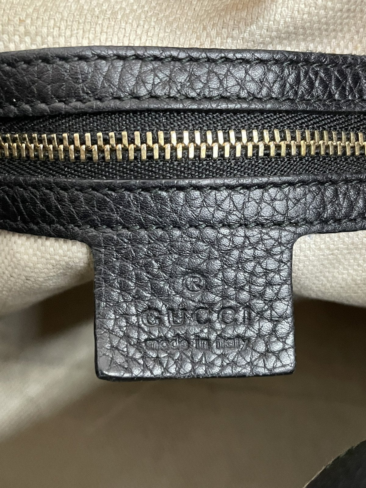 Etichetta interna in pelle con marchio Gucci Made in Italy