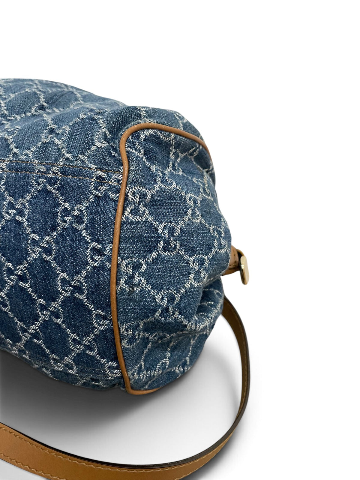 Angolo basso borsa Gucci Sukey denim con bordo pelle cuoio