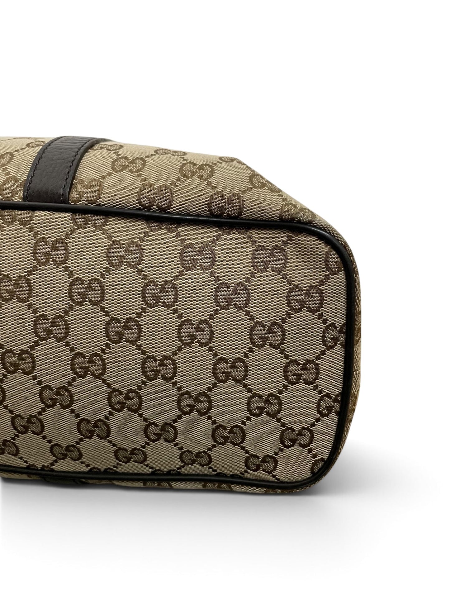 Angolo frontale basso borsa Gucci tote GG canvas