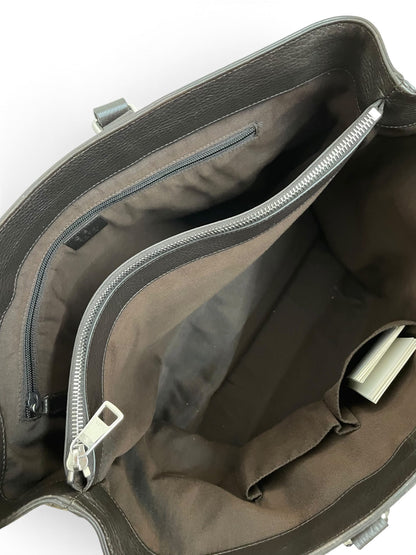 Interno borsa Gucci tote GG canvas con scomparti e cerniera