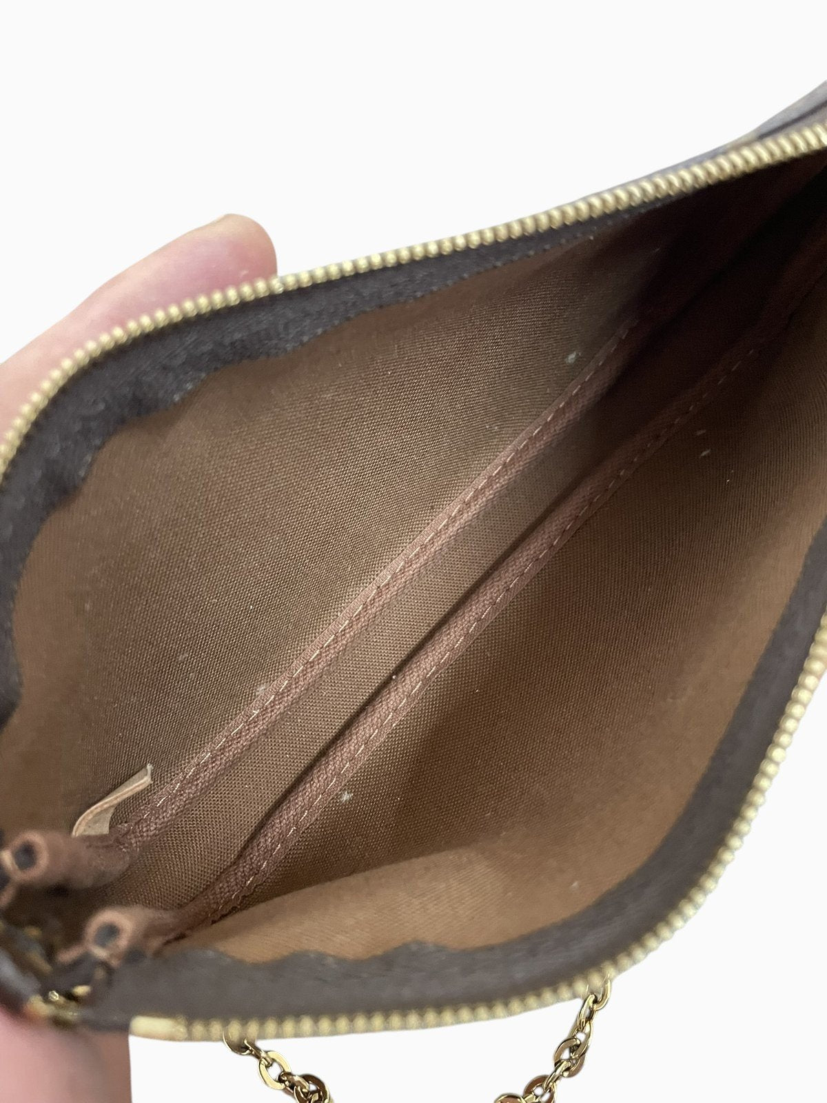 Fodera interna in tessuto marrone della pochette piccola Louis Vuitton