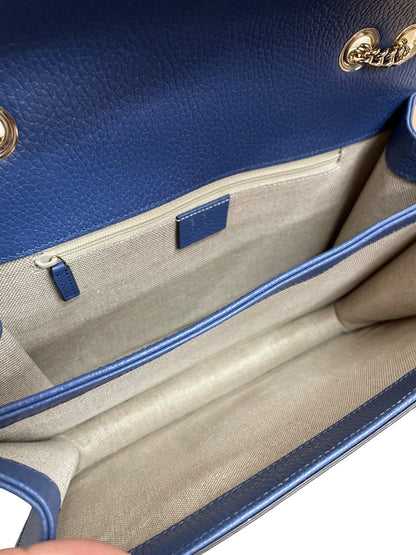 Interno scomparti borsa Gucci Interlocking G blu vista dall'alto