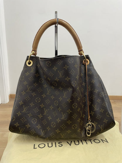 Louis Vuitton Artsy Monogram - AgeVintage