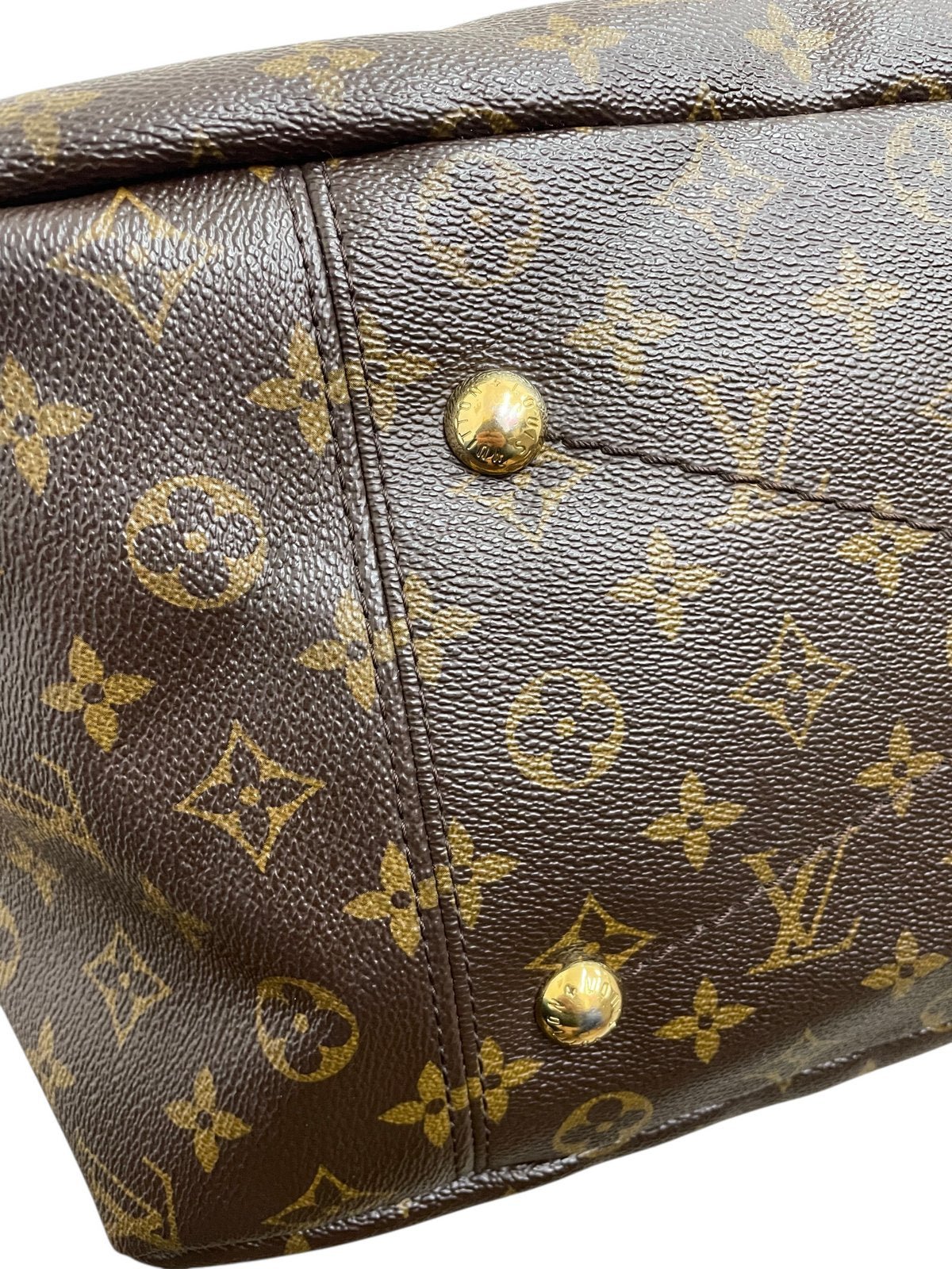 Louis Vuitton Artsy Monogram - AgeVintage