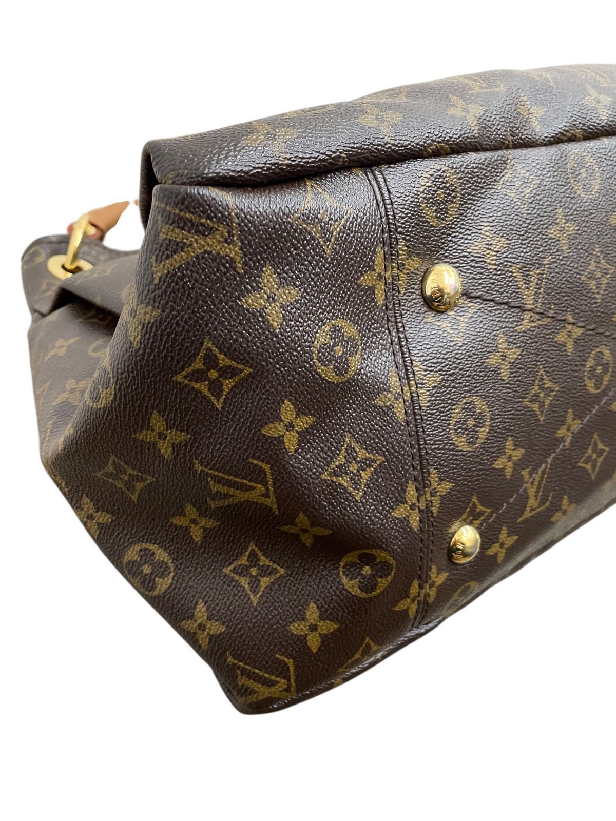Louis Vuitton Artsy Monogram - AgeVintage