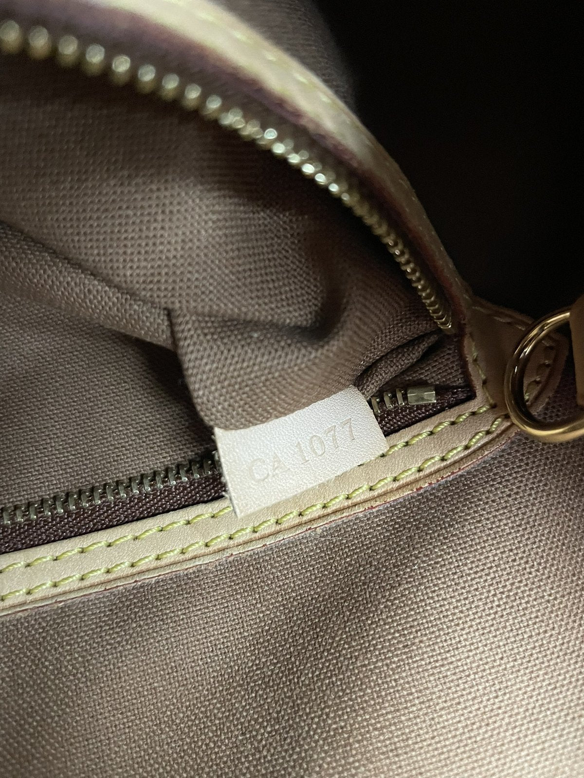 Dettaglio del codice di autenticità seriale Data Code CA1077 Louis Vuitton - agevintage
