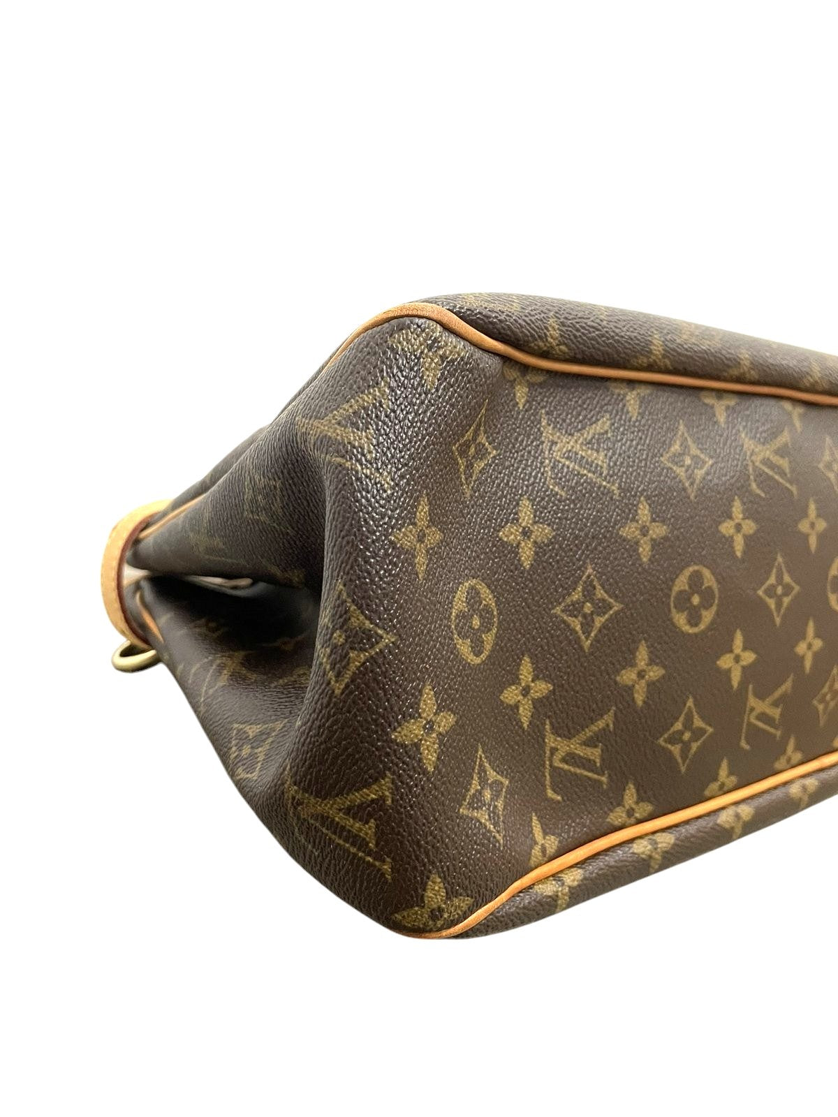 Dettaglio ravvicinato dell'angolo sxinferiore borsa Louis Vuitton Batignolles Horizontal - agevintage