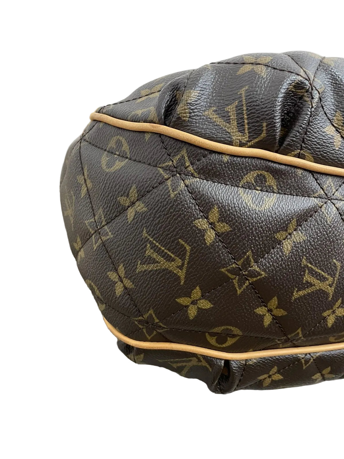 Angolo della borsa Louis Vuitton Étoile GM con tripla cucitura