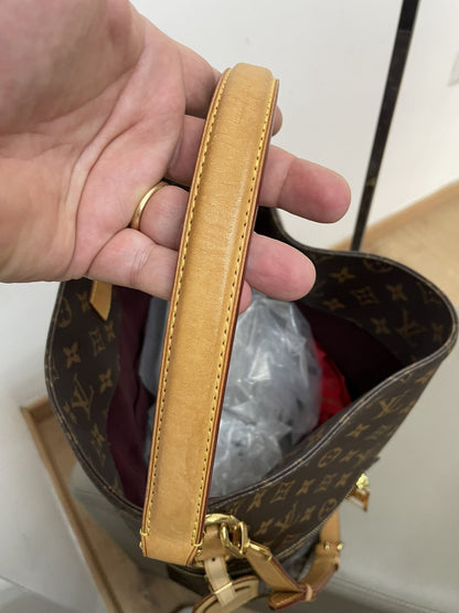 Louis Vuitton Melié Hobo in Tela Monogram - AgeVintage
