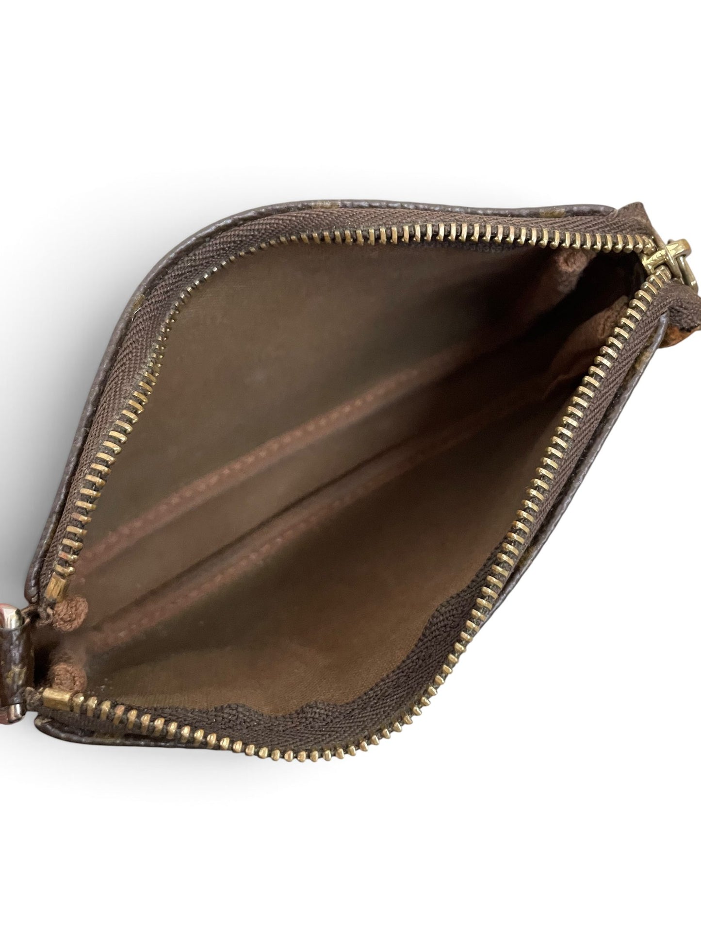 Interno Louis Vuitton Mini Pochette Monogram con zip aperta