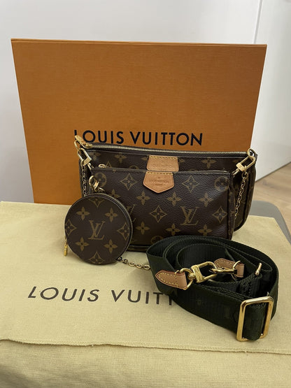 Borsa Louis Vuitton Multi Pochette Accessoires Monogram con scatola originale e dustbag su fondo bianco