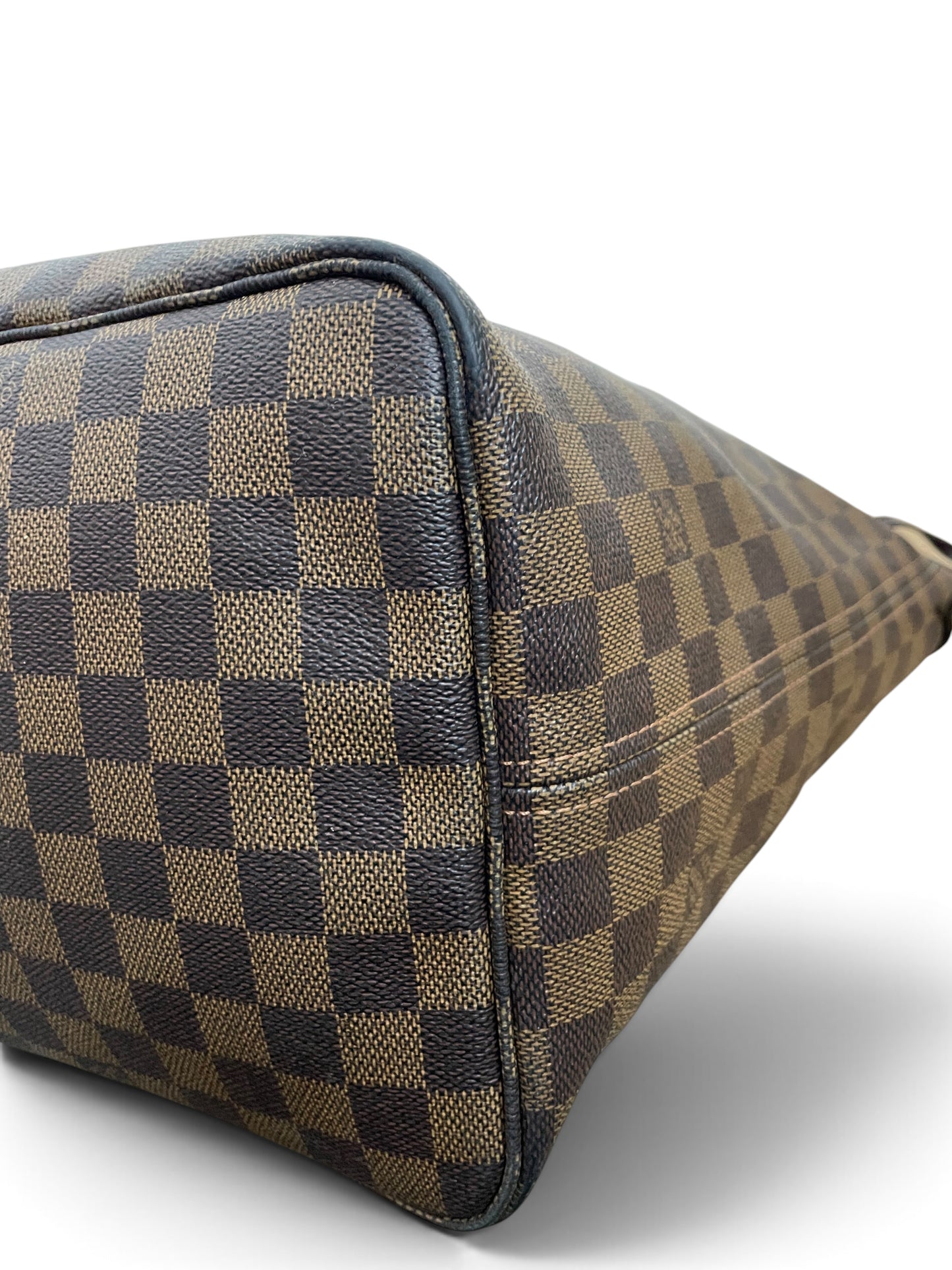 Angolo borsa Louis Vuitton Neverfull GM Damier Ebene dettaglio