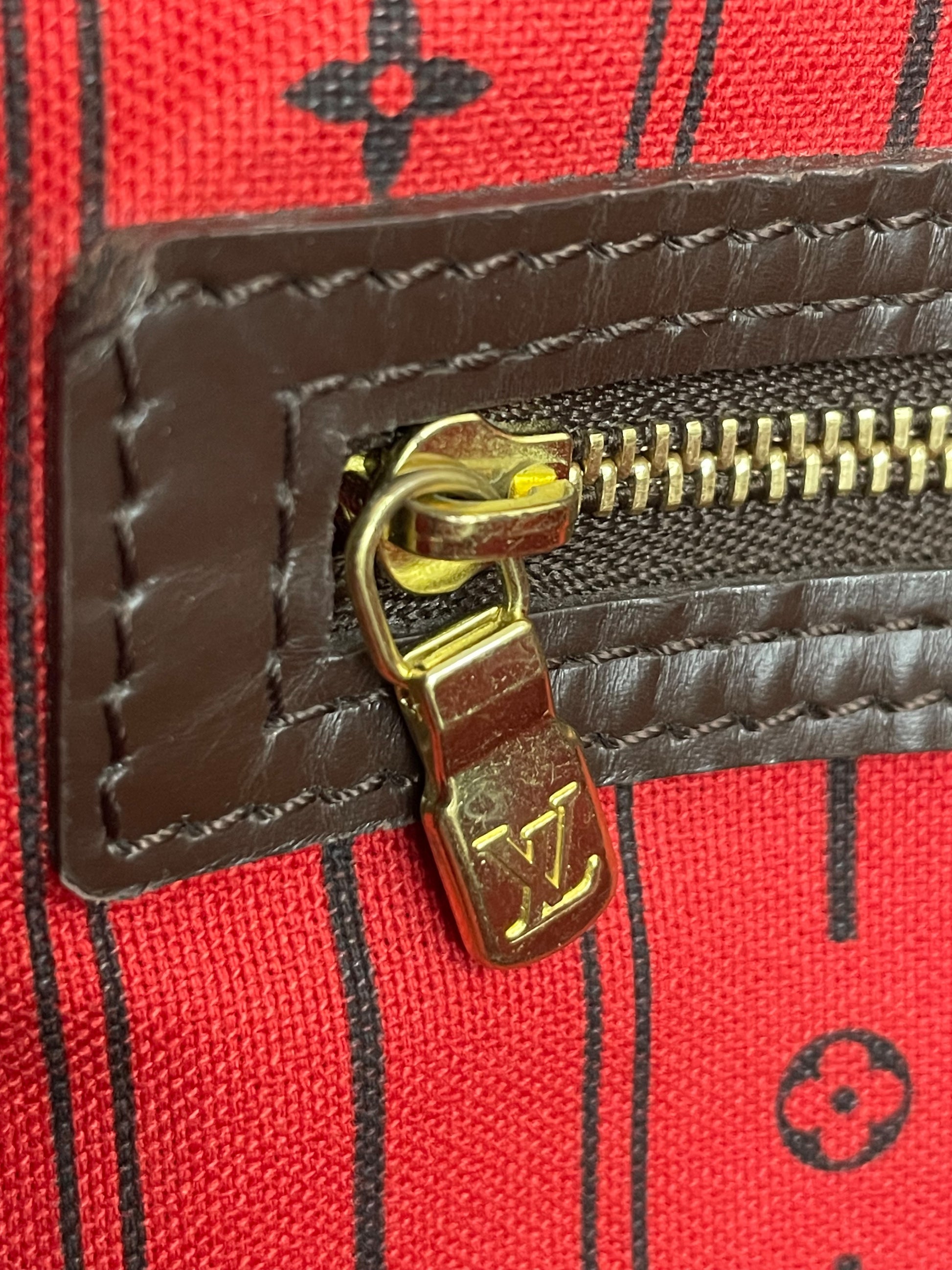 Cursore zip dorato con logo LV Neverfull GM