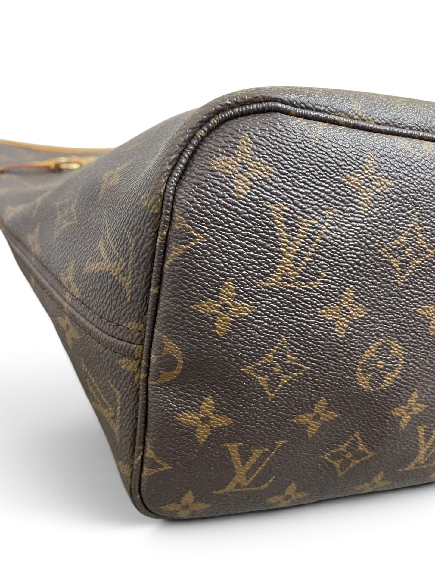 Angolo inferiore destro Louis Vuitton Neverfull MM monogram