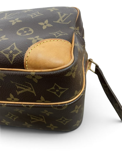 Dettaglio angolo laterale vachetta Louis Vuitton Nile