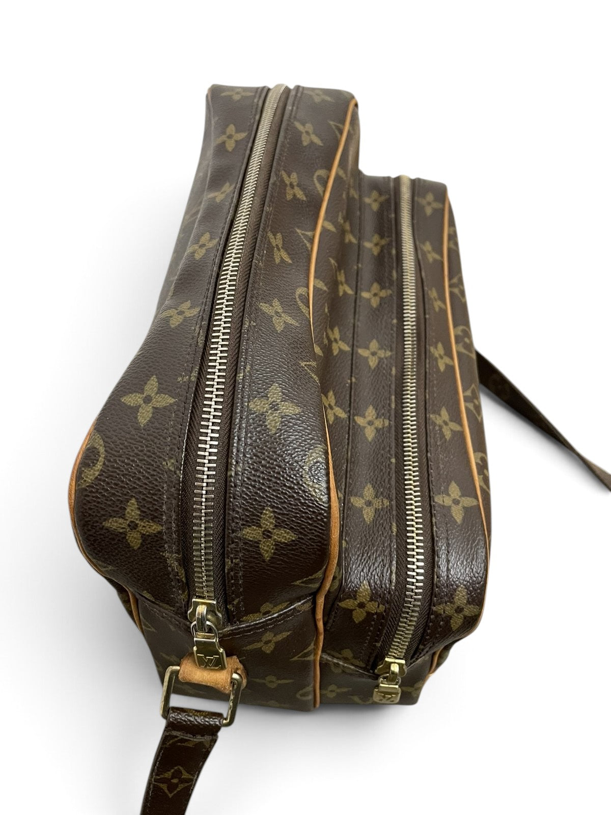 Dettaglio zip e tasche Louis Vuitton Nile monogram