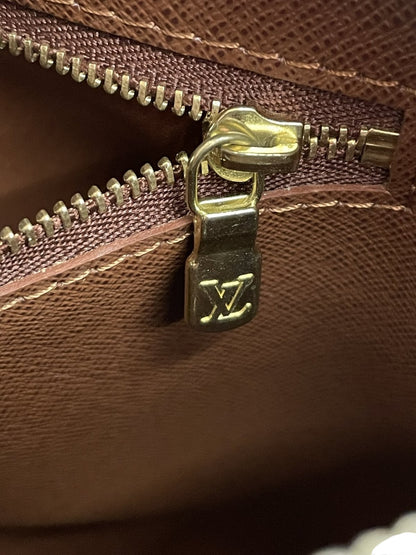 Zip pull con logo LV dorato Louis Vuitton Nile