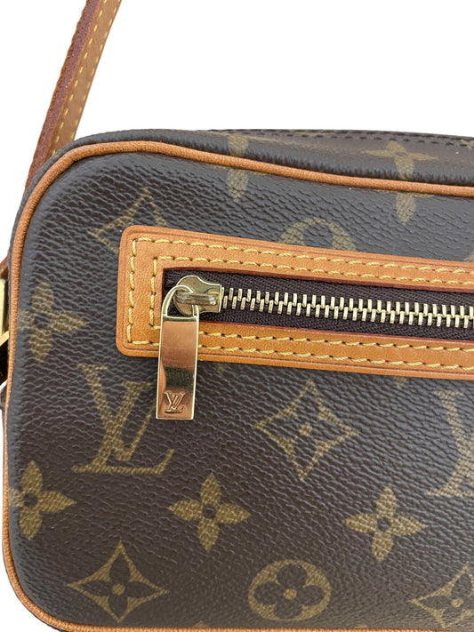 Dettaglio della tasca frontale con cerniera della borsa Louis Vuitton Cité