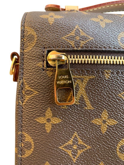 Louis Vuitton Pochette Métis Monogram M44875 Datacode DR5109 - AgeVintage