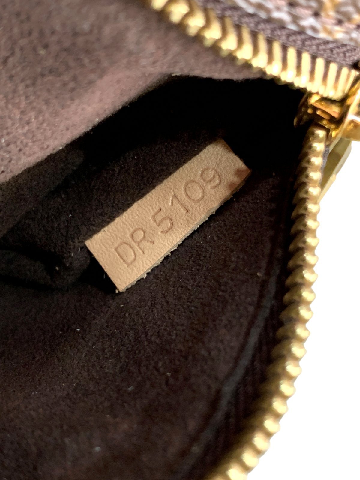 Louis Vuitton Pochette Métis Monogram M44875 Datacode DR5109 - AgeVintage