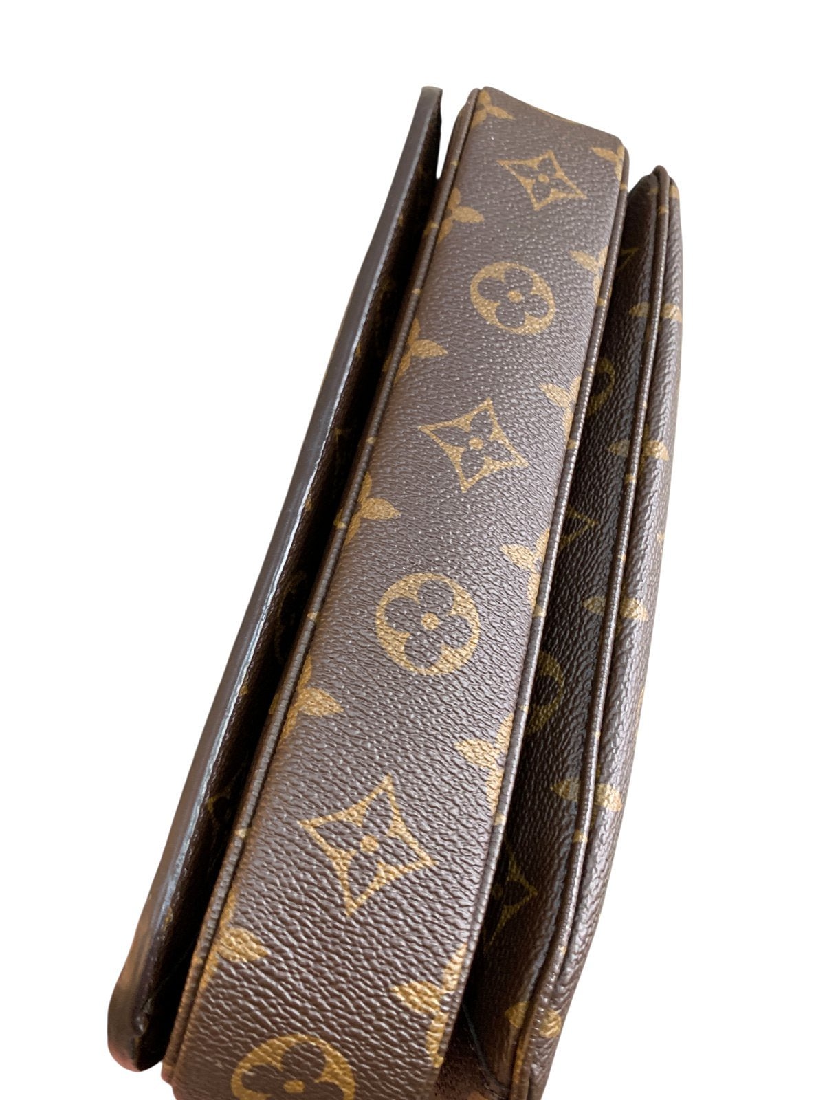 Louis Vuitton Pochette Métis Monogram M44875 Datacode DR5109 - AgeVintage
