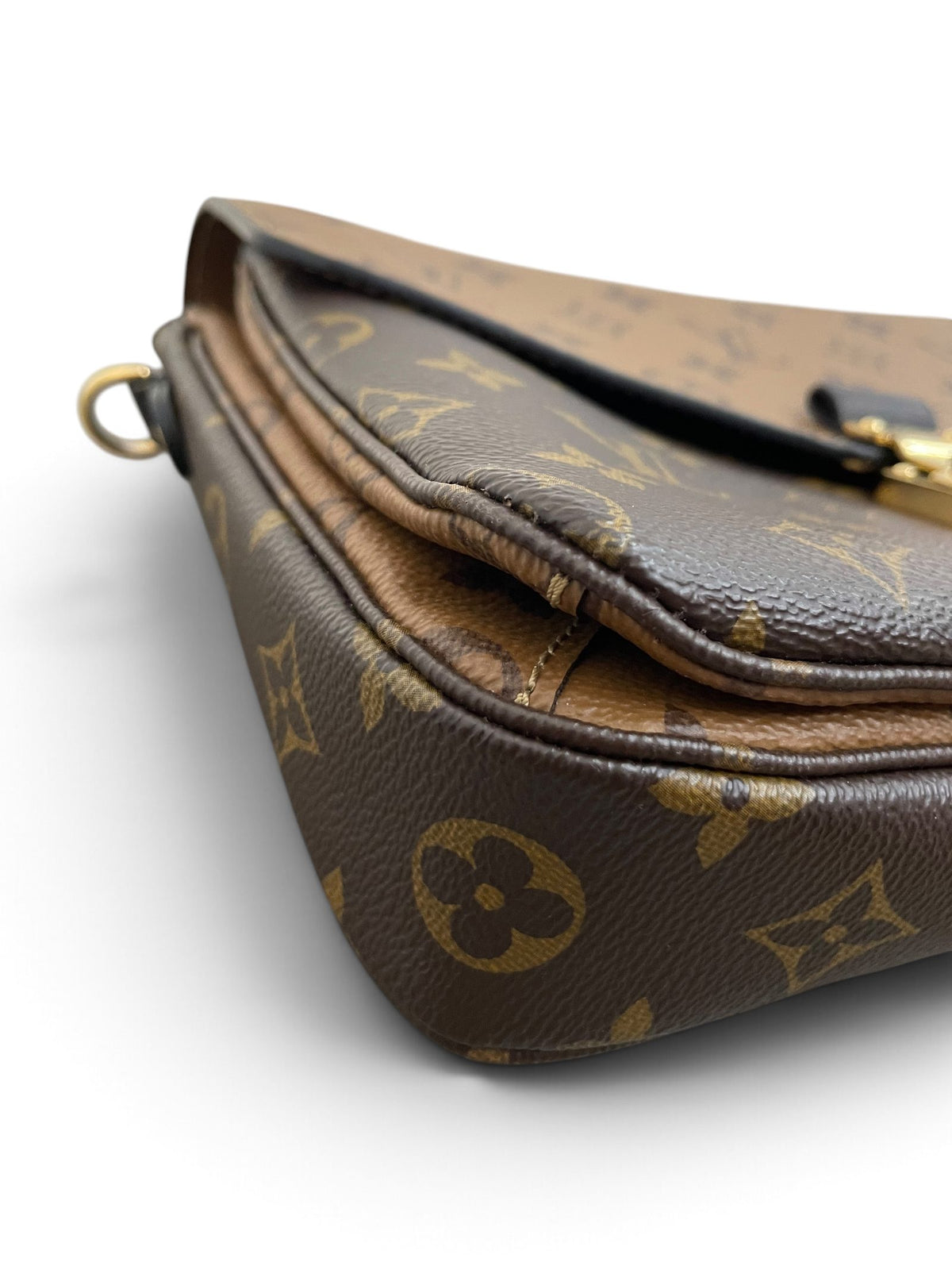 Dettaglio usura angolo sinistro Louis Vuitton Pochette Métis