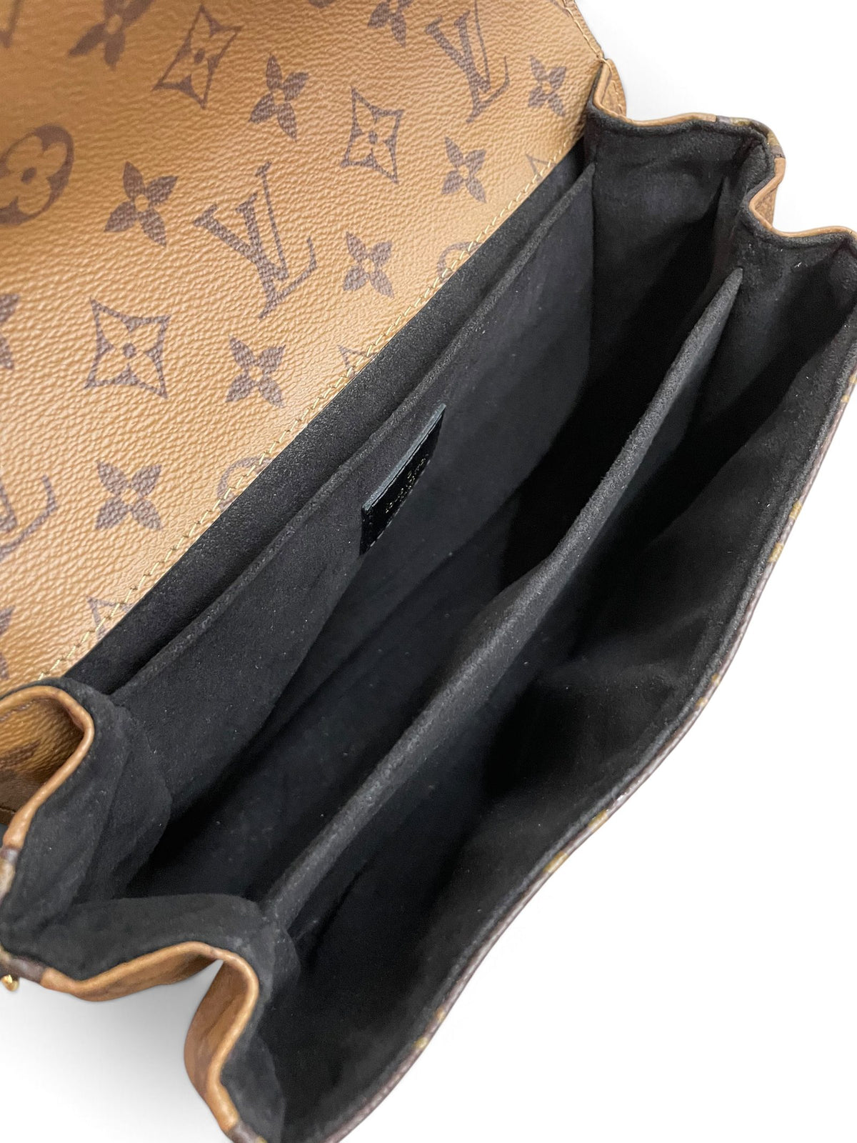 Interno Louis Vuitton Pochette Métis con scomparti neri