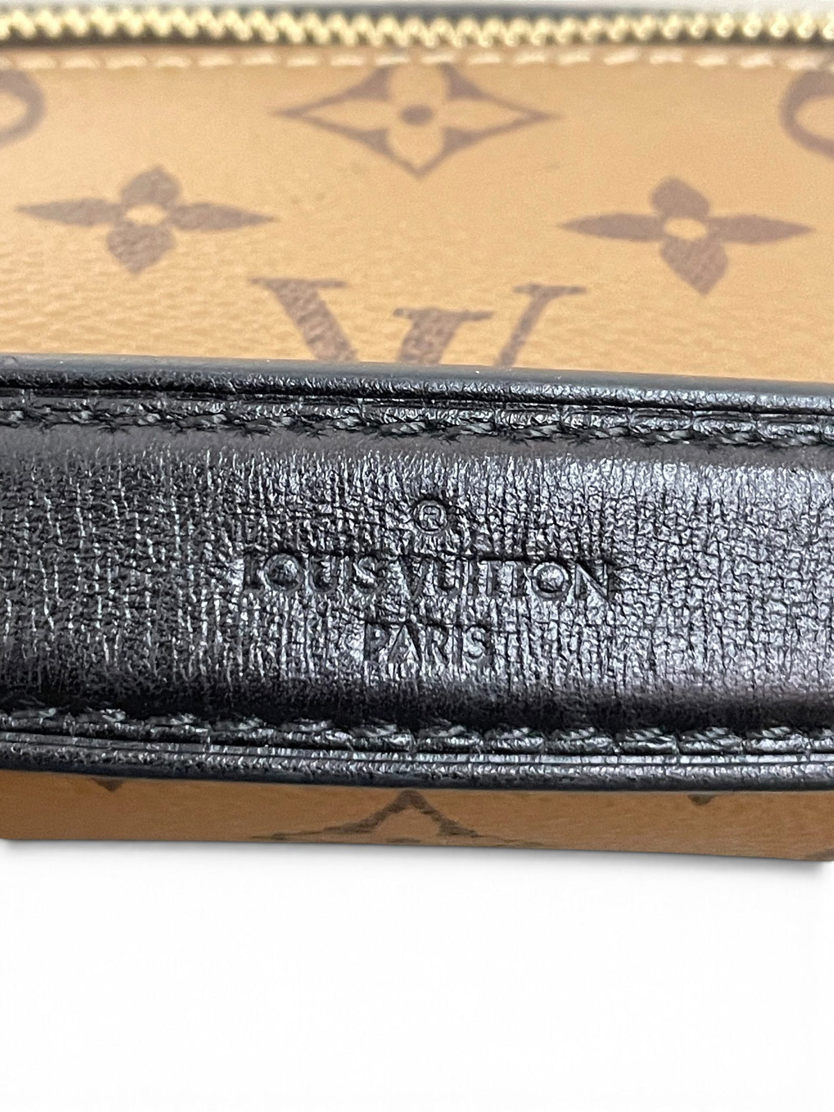 Manico nero Louis Vuitton Paris logo inciso