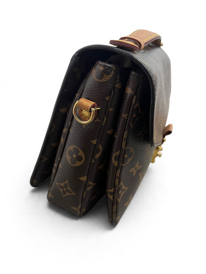 Profilo laterale destro Louis Vuitton Pochette Métis Monogram