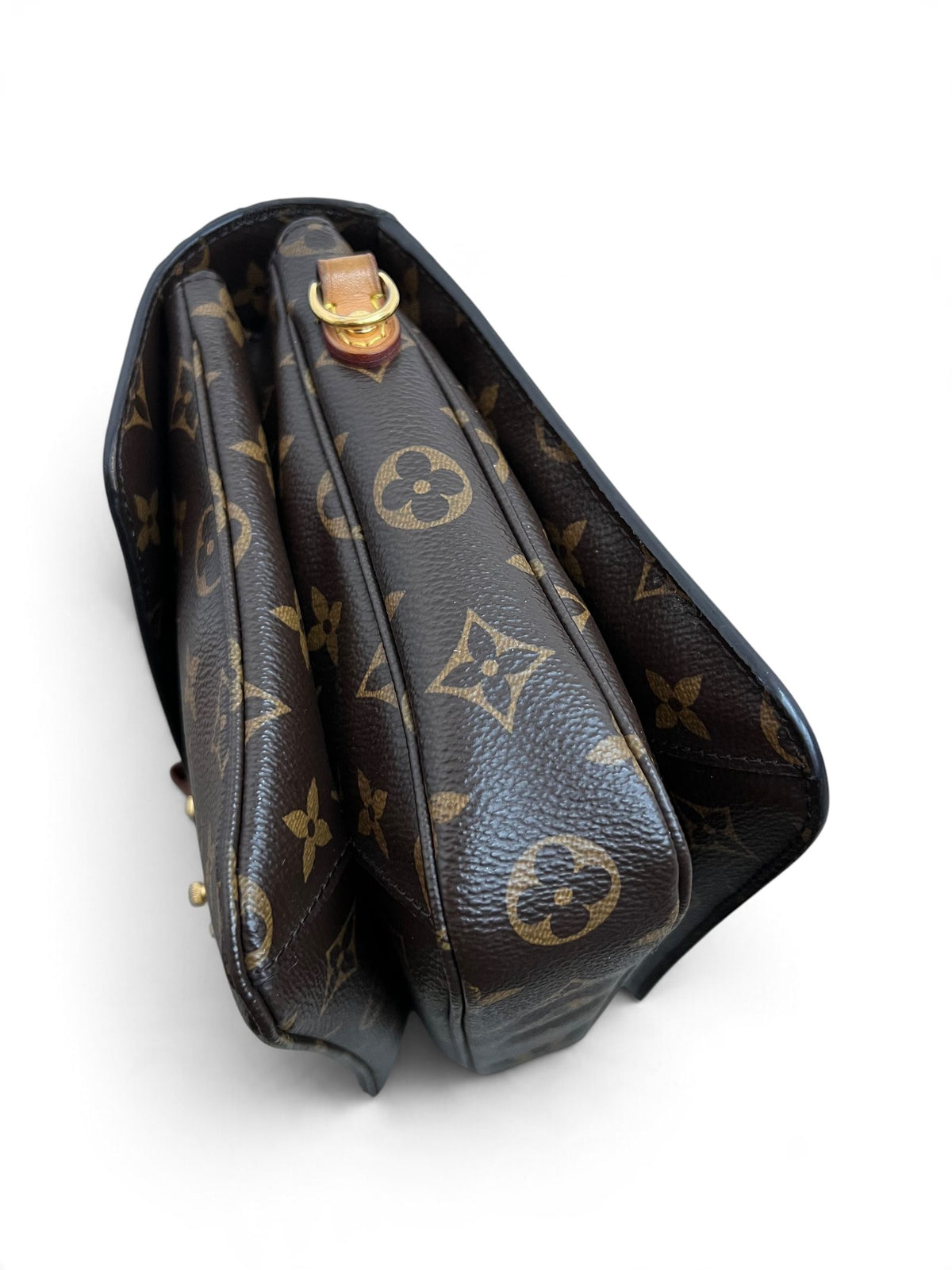Vista dall'alto con borsa aperta Louis Vuitton Pochette Métis