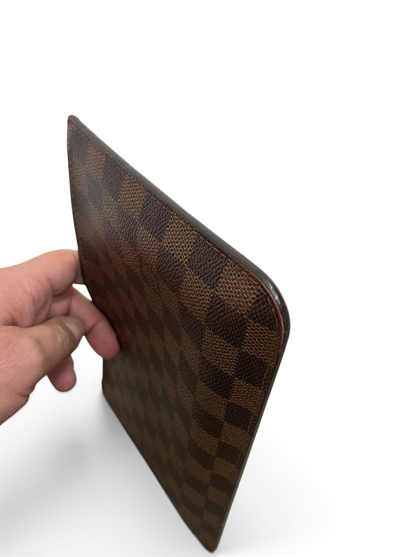 Profilo laterale pochette Louis Vuitton Damier Ebene