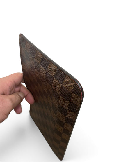 Profilo laterale pochette Louis Vuitton Damier Ebene